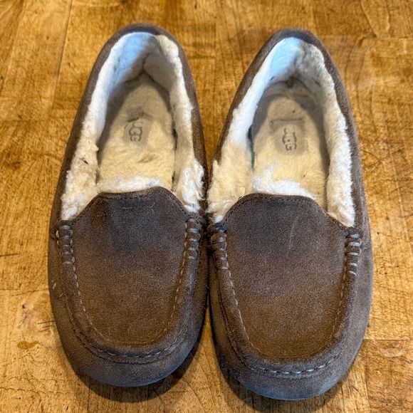 UGG Men's Tan slippers - Picture 1 of 4